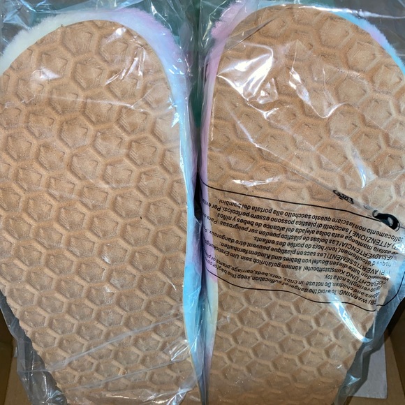 Steve Madden fuzzy Tye dye slippers size 10 - Picture 3 of 7